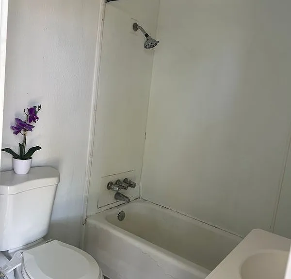 404 Thrasher Ave #B — Photo 8
