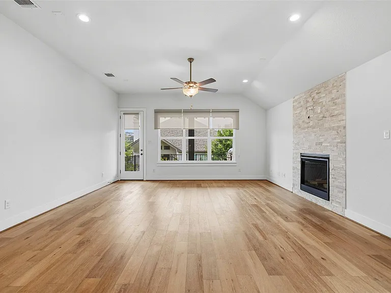401 Sitlington Ln — Photo 7