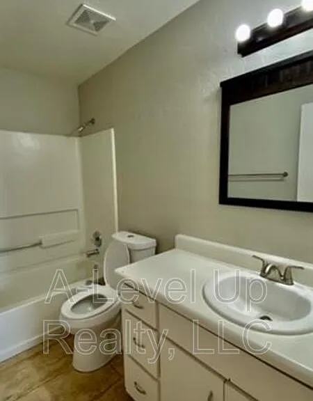 267 E 21st St #1 — Photo 9