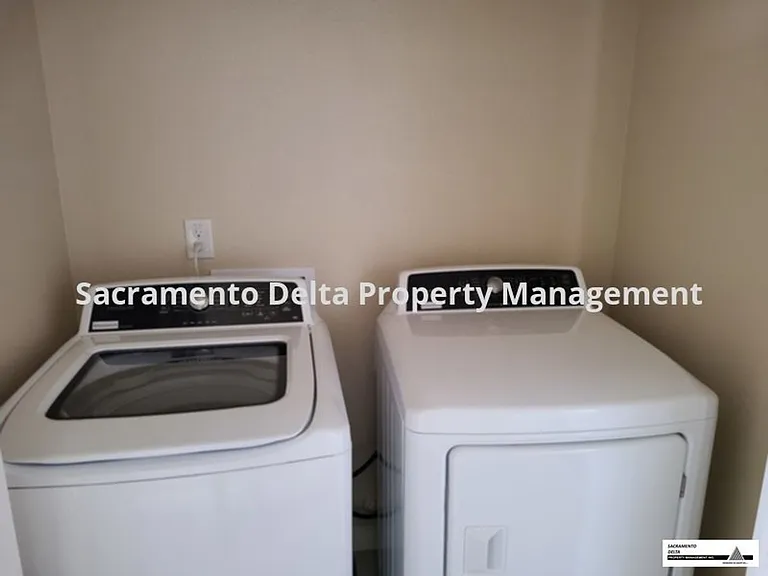 4451 Ocean Ln — Photo 17