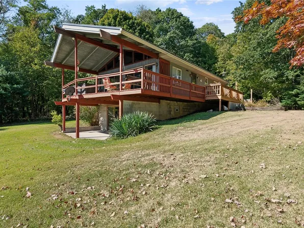 196 Spruce Ln, Acme, PA 15610