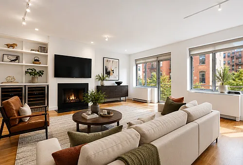 54 Spring St Photo 1