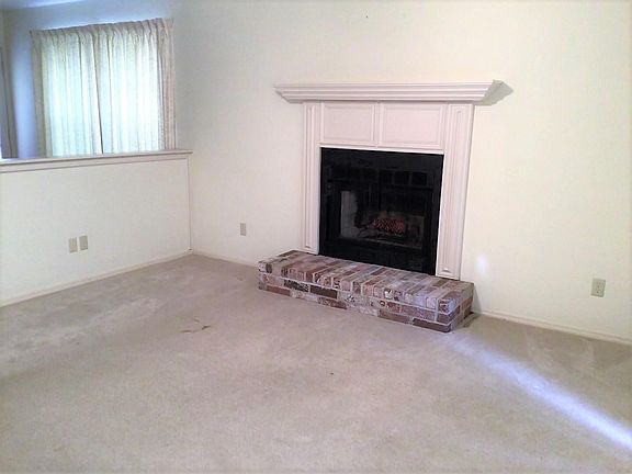 4th image of 201 Austin Cir