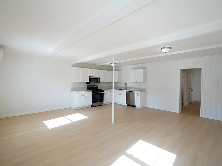 1443 N Riverside Ave — Photo 8