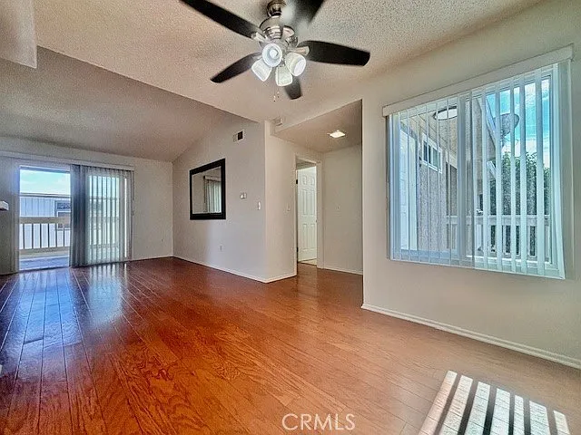 679 W 18th St #B — Photo 44
