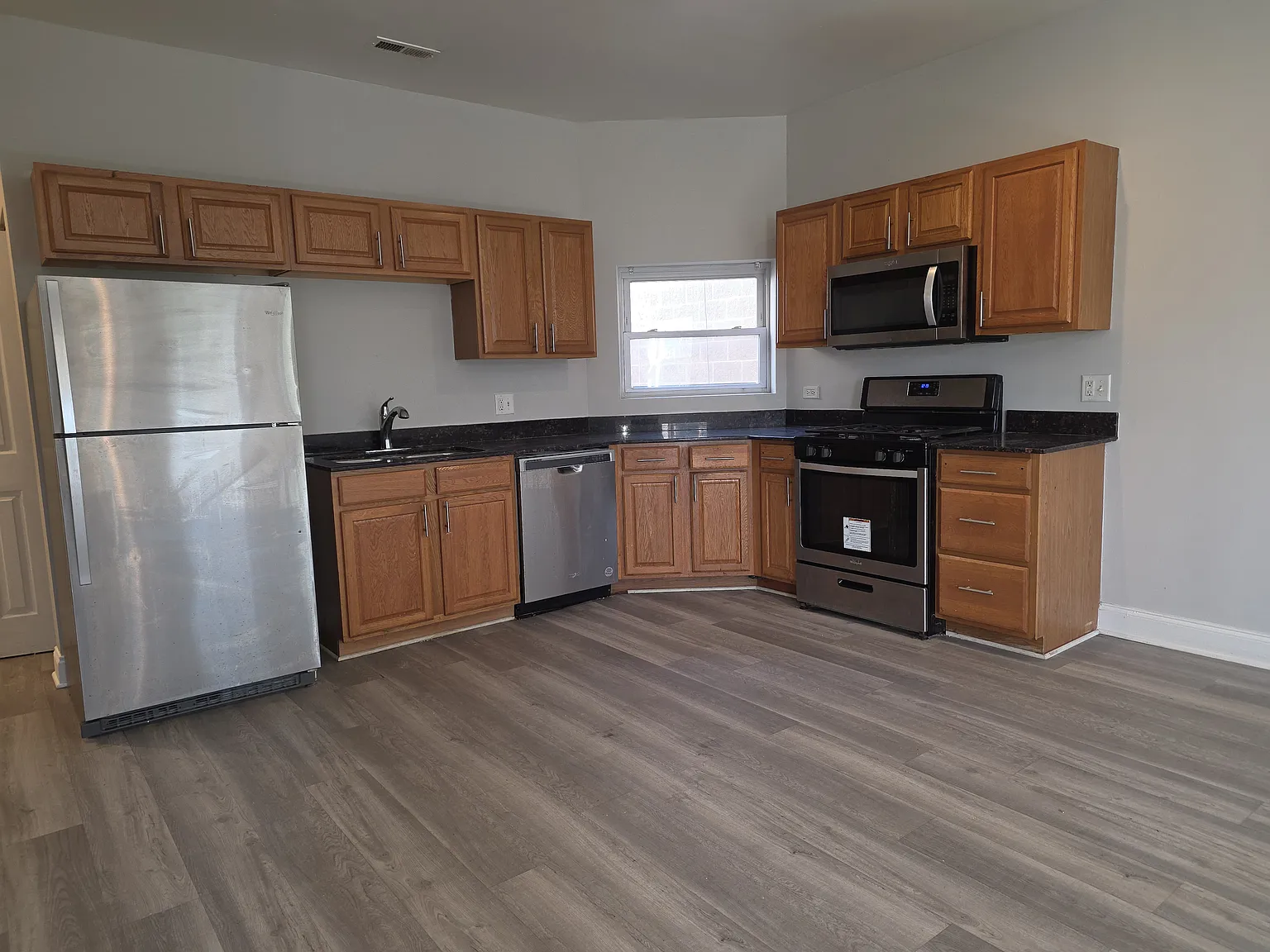 2 bed, 2.0 bath, $2,050 — Photo 4