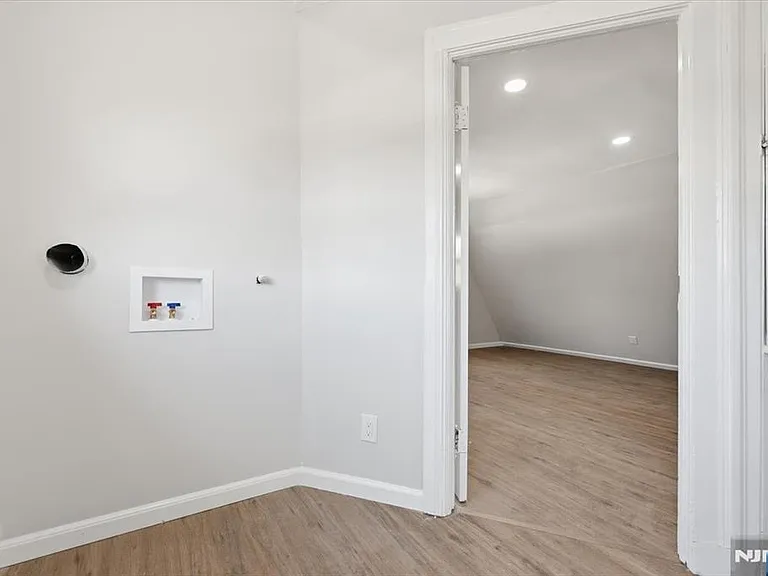 90 Dewitt Pl — Photo 18