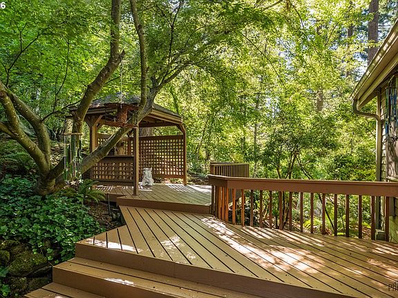4th image of 2842 Greentree Way