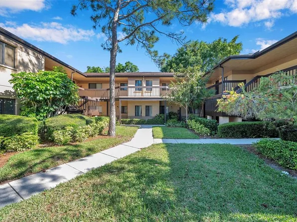 2693 Sabal Springs Cir APT 203, Clearwater, FL 33761
