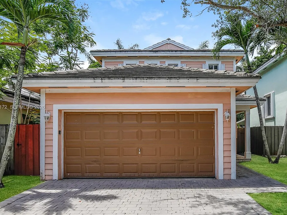 3432 NE 3rd Dr