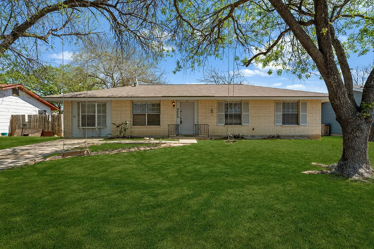 Building Photo - 4862 Castle Arms Dr