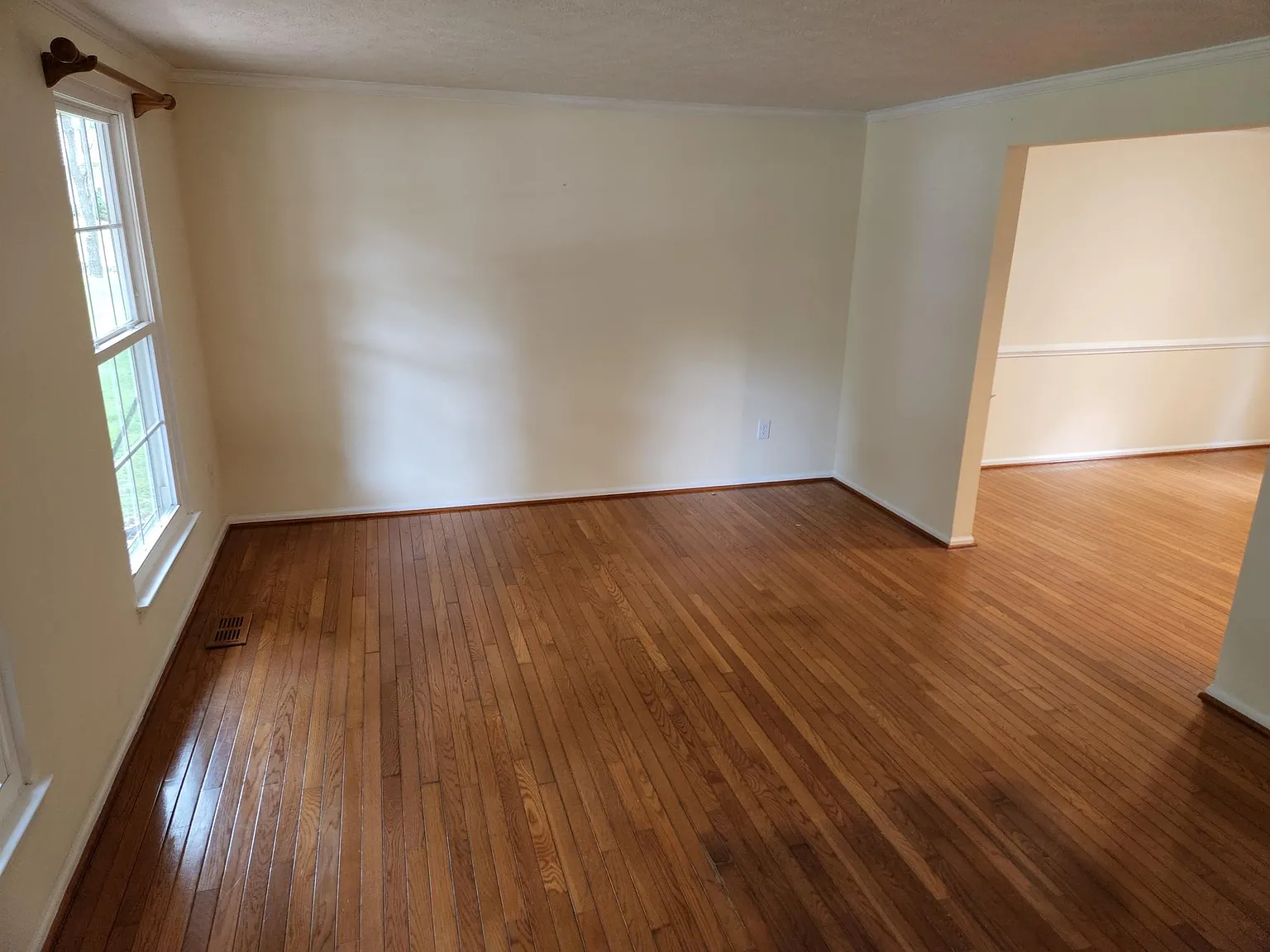 4 bed, 4.5 bath, 3100 sqft, $3,900 — Photo 3