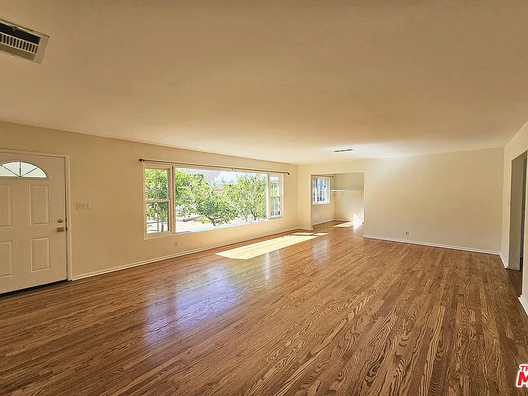 3700 Glenwood Ave — Photo 3