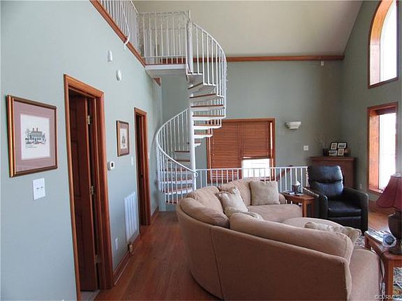 5th image of 204 South Dr