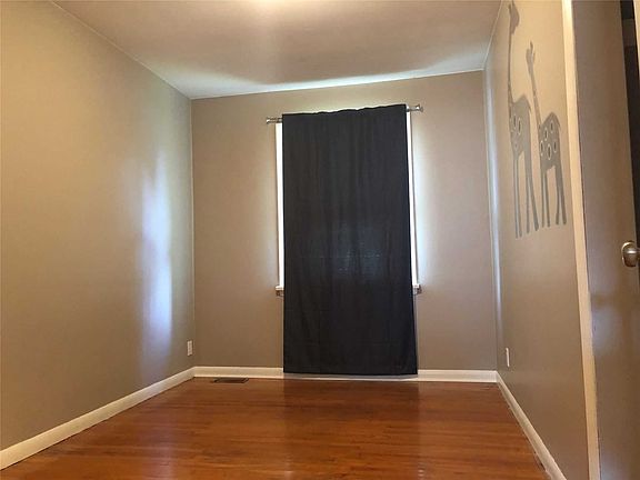3rd image of 17 Meadowvale Ave