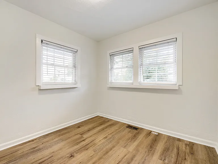 2727 Perry St — Photo 17