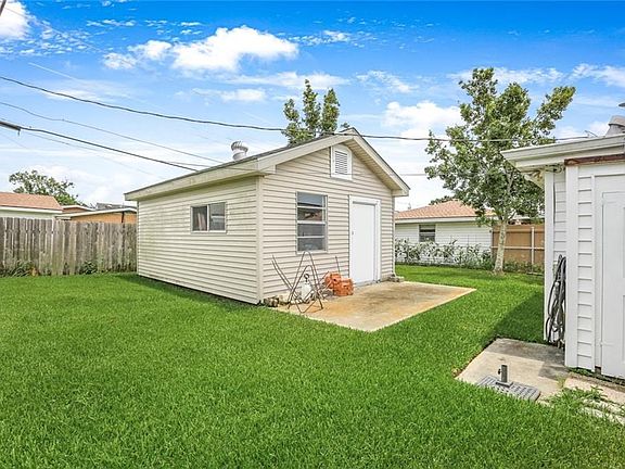 3rd image of 1381 Dogwood Dr