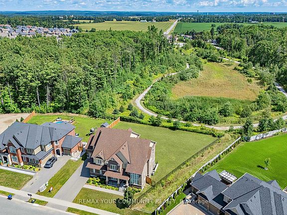 2nd image of 19 Redmond Cres