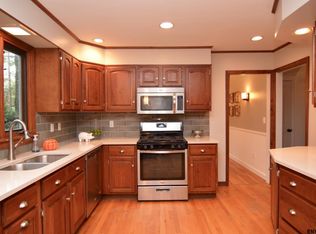2 Aspen Ln, Clifton Park, NY 12065