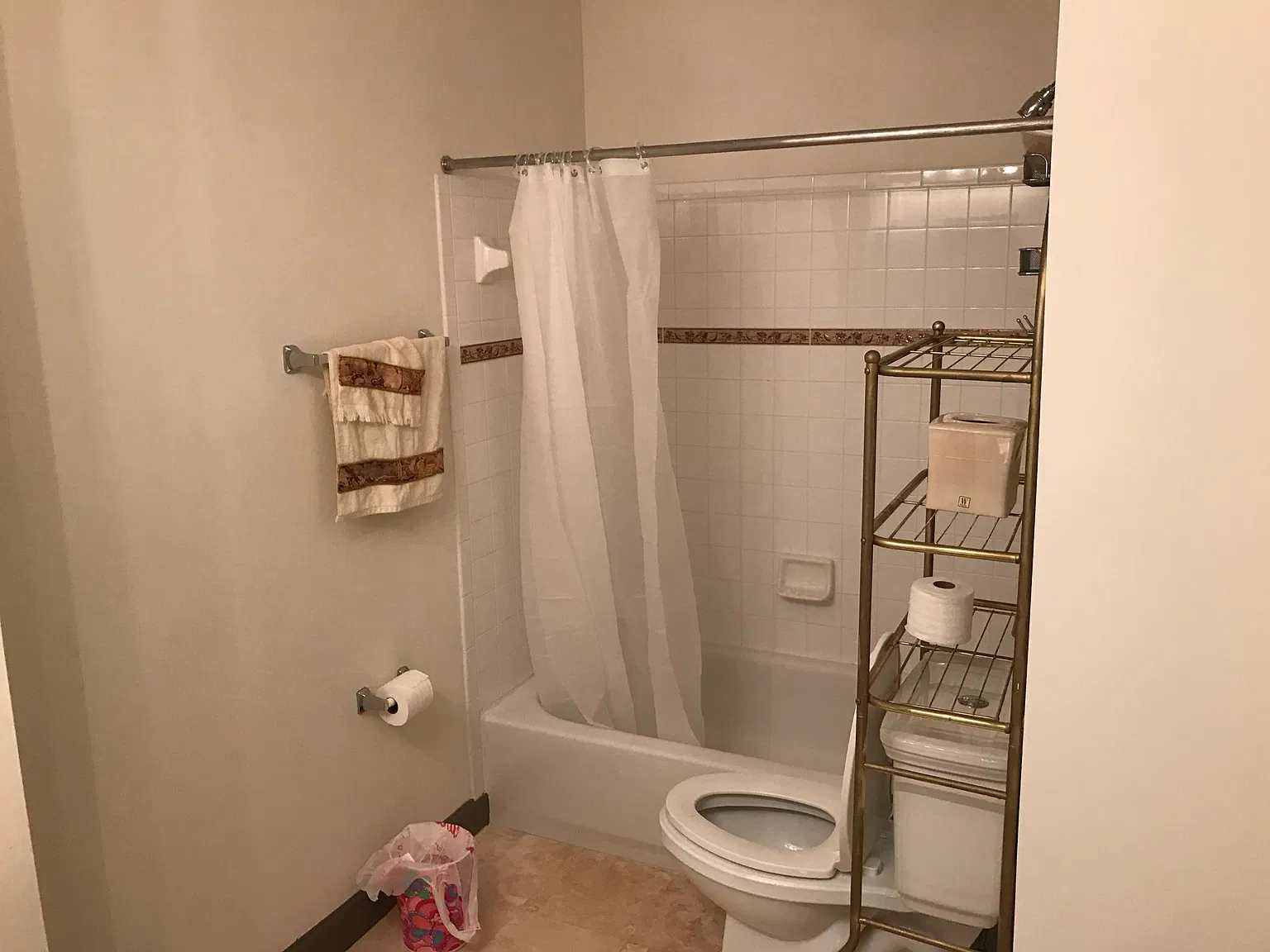 7 bed, 3691 sqft, $900 — Photo 4