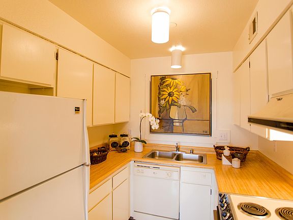 3rd image of 323 Broadway Unit E3