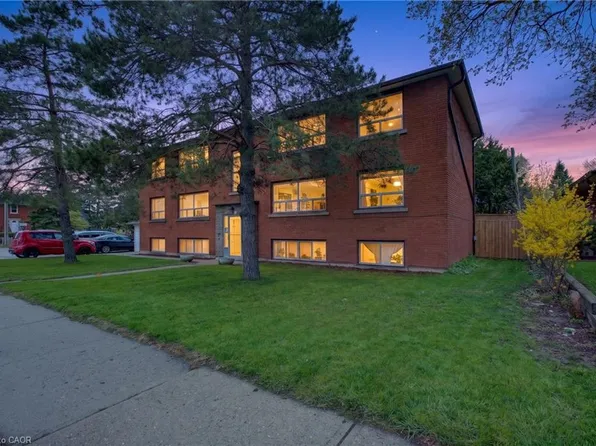 72 Hoffman St, Kitchener, ON N2M 3M9