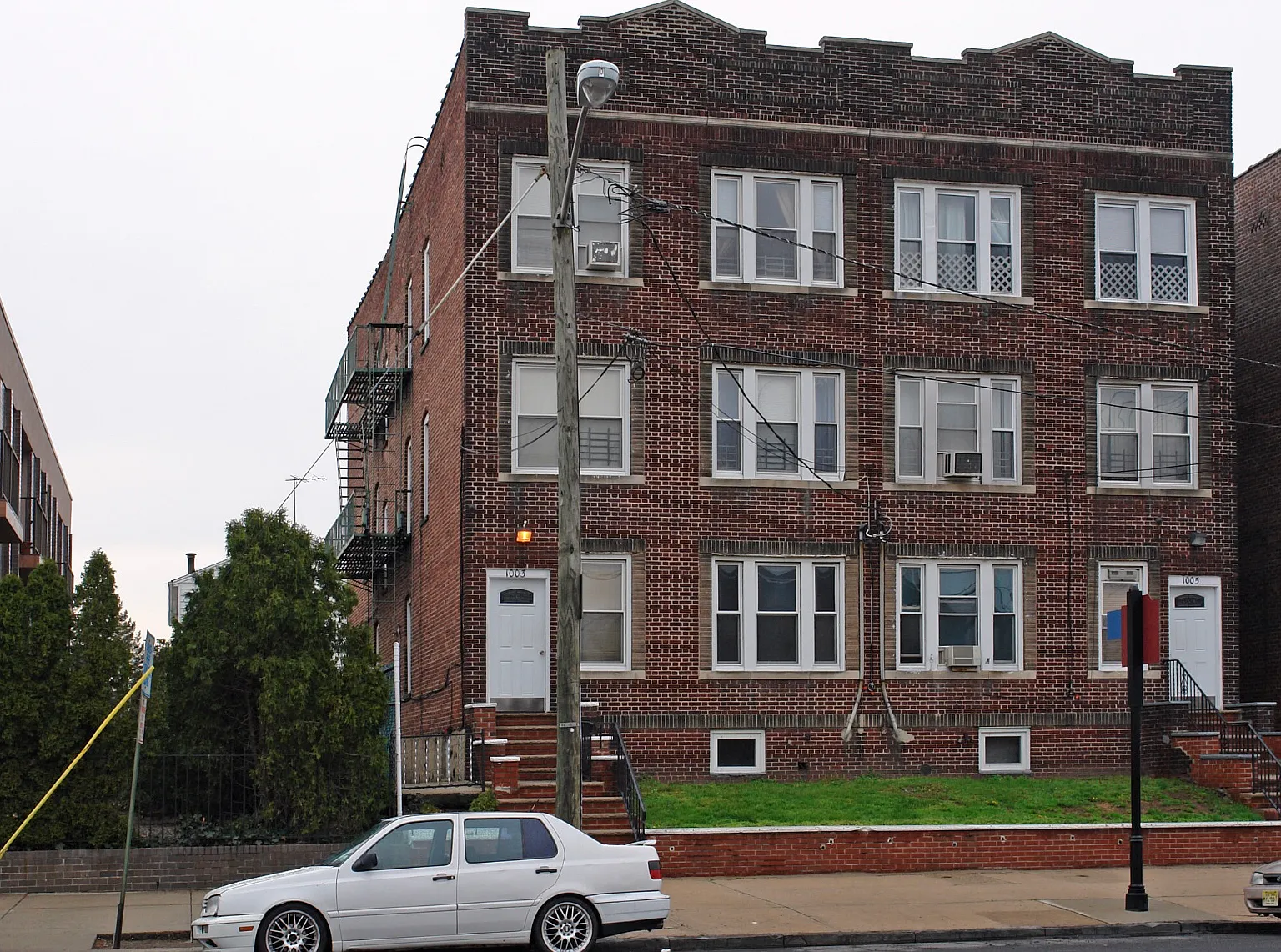 1003 Avenue C — Photo 1