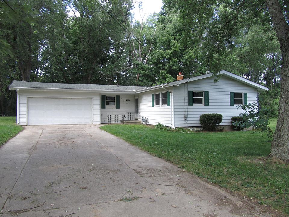 1st image of 145 Carleton Dr N