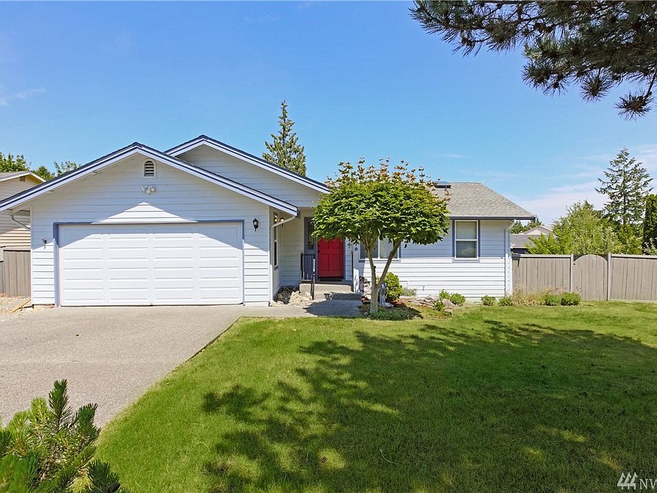 3 bedroom rambler in established neighborhood