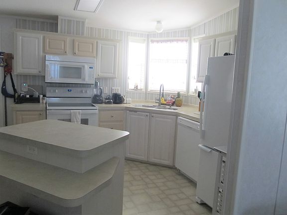 5th image of 5227 Island View Cir N