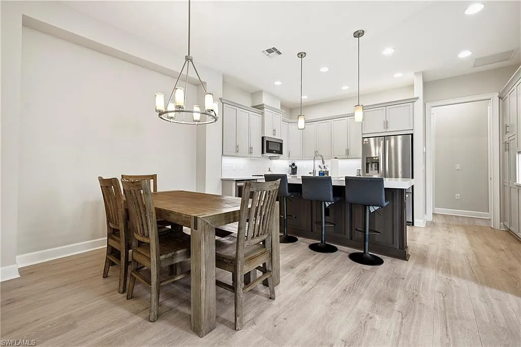 2 bed, 2.0 bath, 1563 sqft, $11,000 — Photo 4