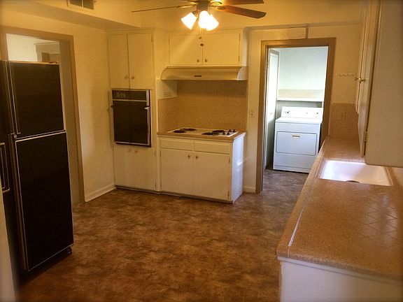 2nd image of 2411 N Maroa Ave