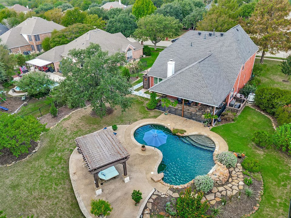 1st image of 204 Stanford Ct