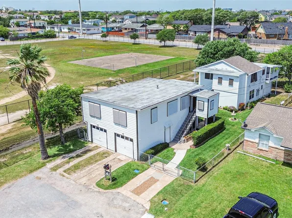 6728 Avenue Q, Galveston, TX 77551
