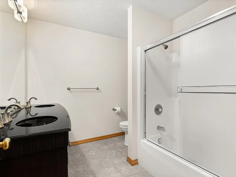 2427 Reynolds Manor Dr #0 — Photo 20