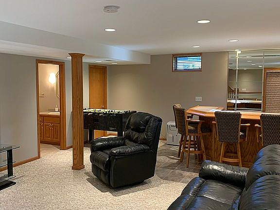 5th image of 9212 Spruce Ln