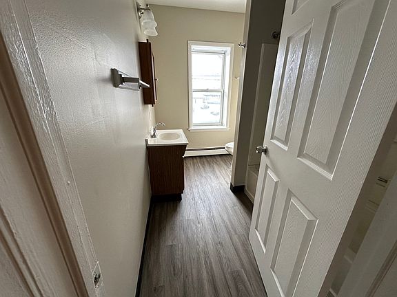 4th image of 717 N Front St Floor 2