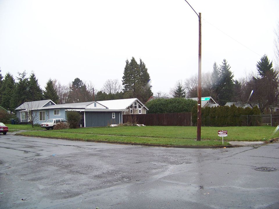 55'x70' open area at south end of lot