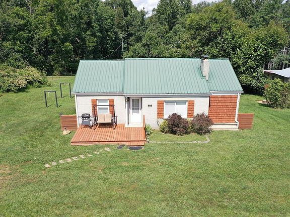 3rd image of 8075 Pipers Gap Rd