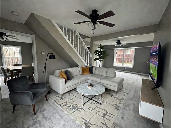 5th image of 428 E Center St