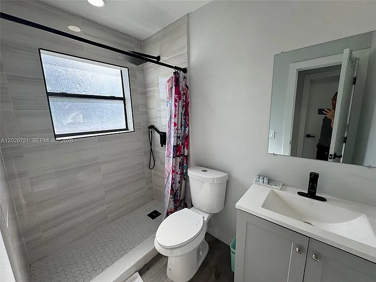 584 NW 30th St #3 — Photo 6