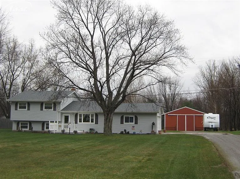 1365 Willard Rd photo 1