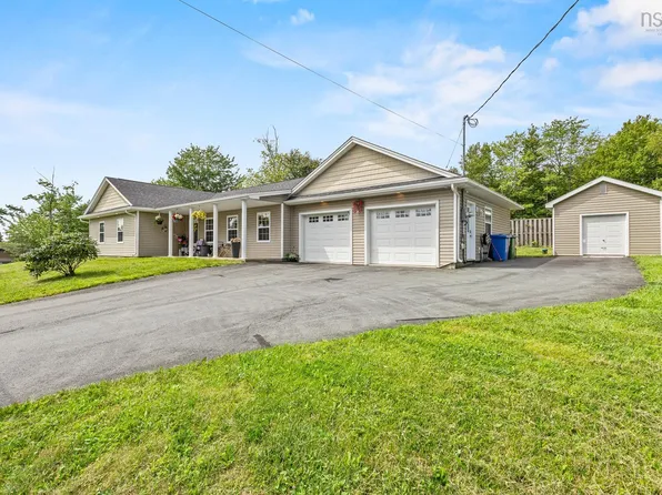 107 Orchard Dr, Middle Sackville, NS B4E 3B3