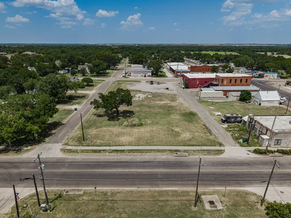 W 4th St, Crawford, TX 76638