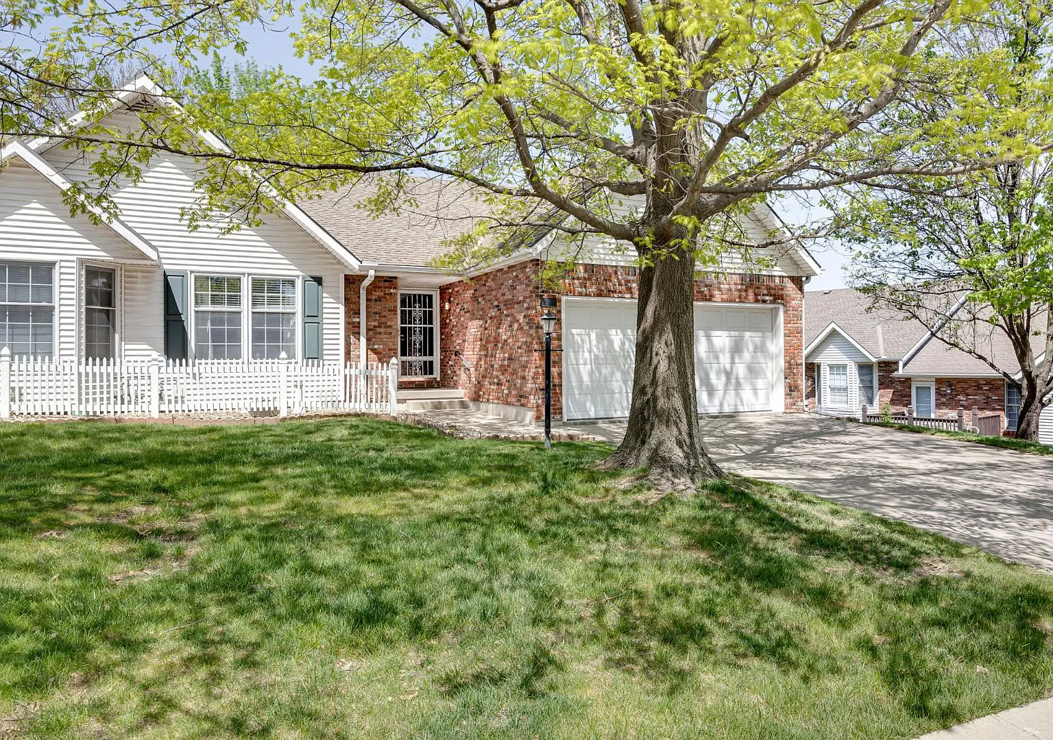 2216 Berkshire Dr - 2216 Berkshire Dr. — Photo 1