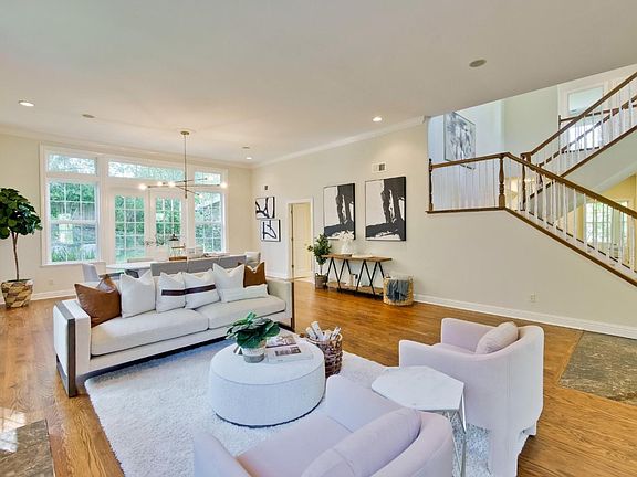 5th image of 2335 Crest Ln