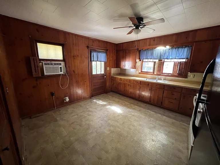 347 S Cedar St — Photo 8