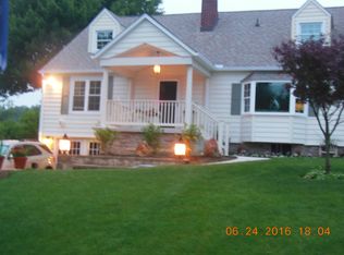 906 Sunset Dr, Somerset, PA 15501