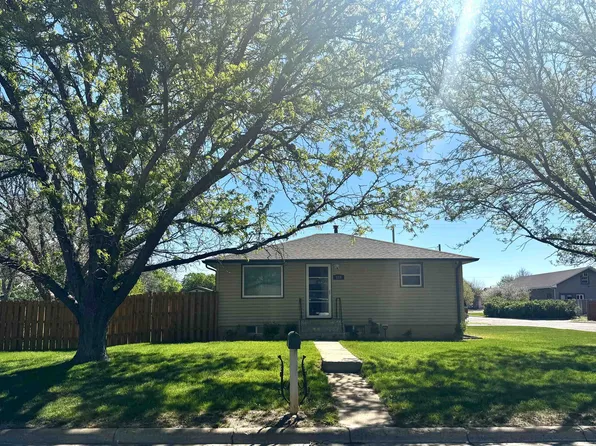 216 S Hudson Ave, Oakley, KS 67748