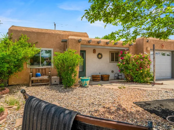 1361 Acequia Borrada, Santa Fe, NM 87507